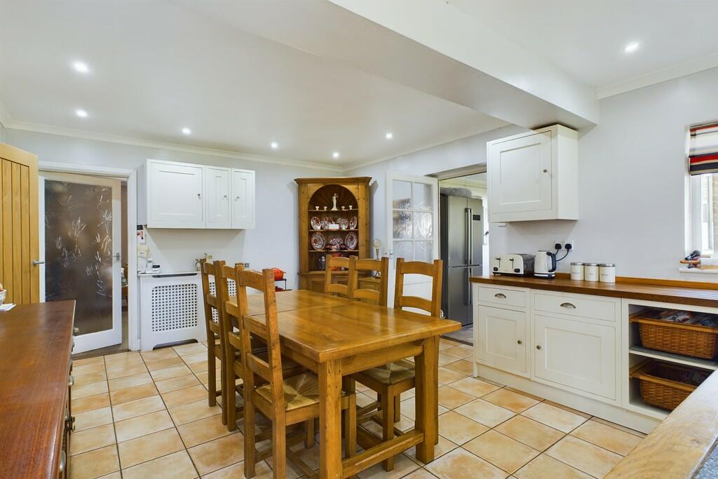 CAM01689G0-PR0418...