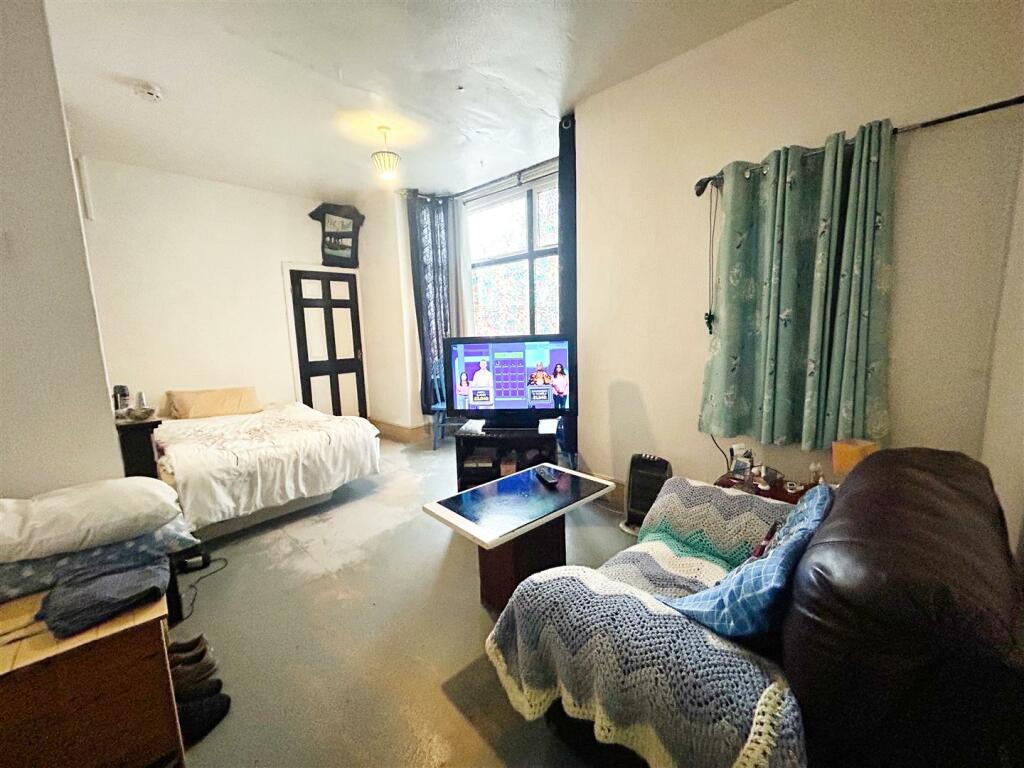 Flat 2 Bedroom