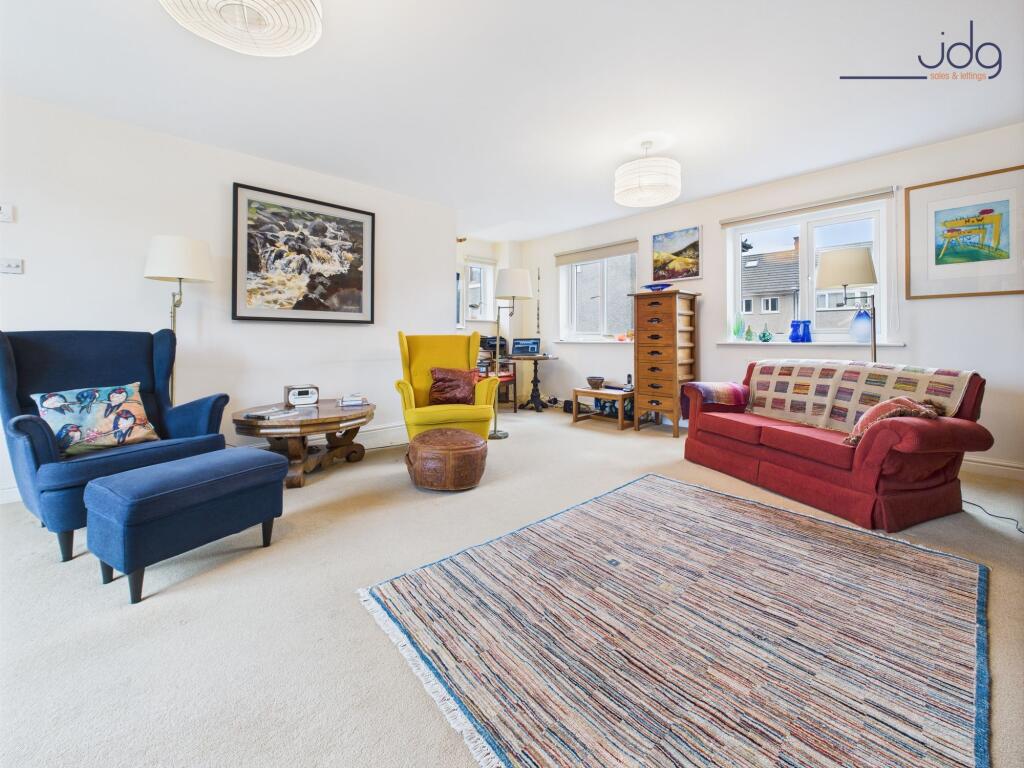 Cosy Spacious Lounge