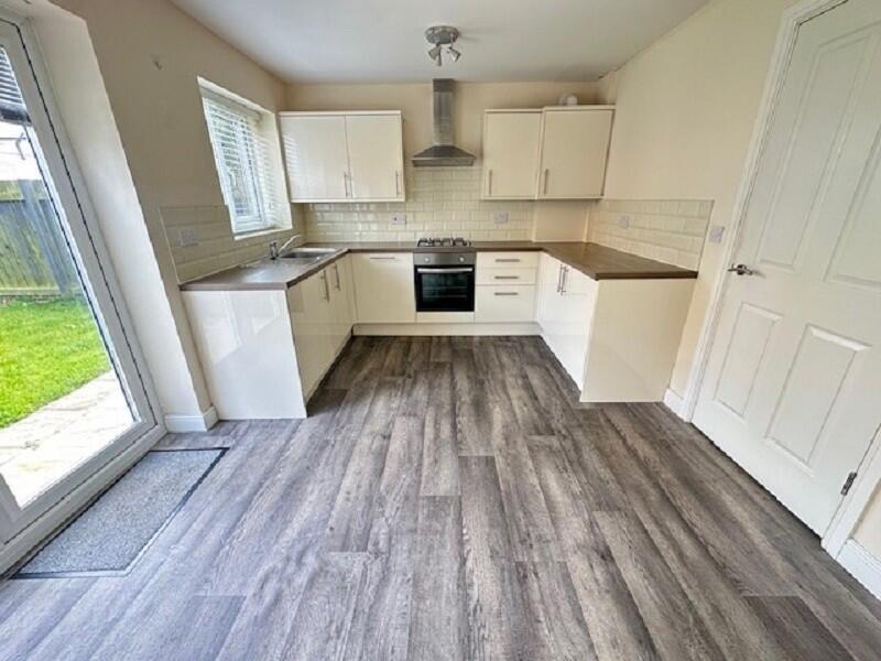 Kitchen / Dining Area