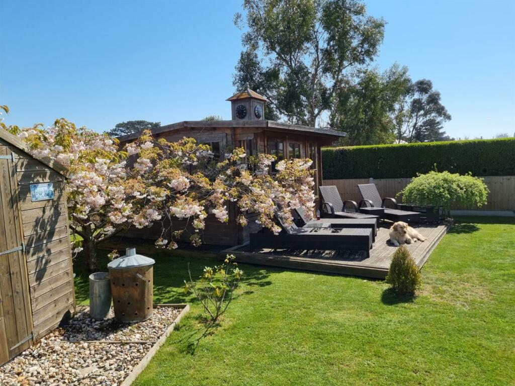 STORAGE SHED &amp; SUMMER HOUSE