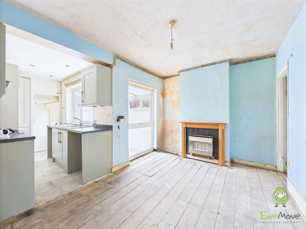 CAM01543G0-PR0130-STILL029