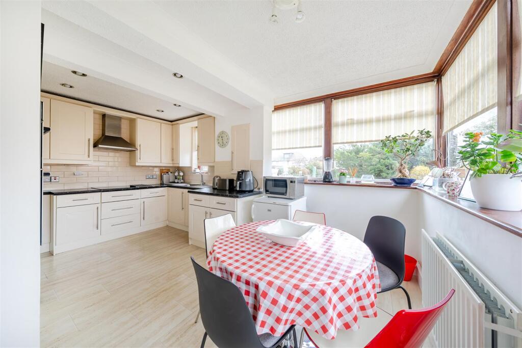 Kitchen Breakfast Room.JPG