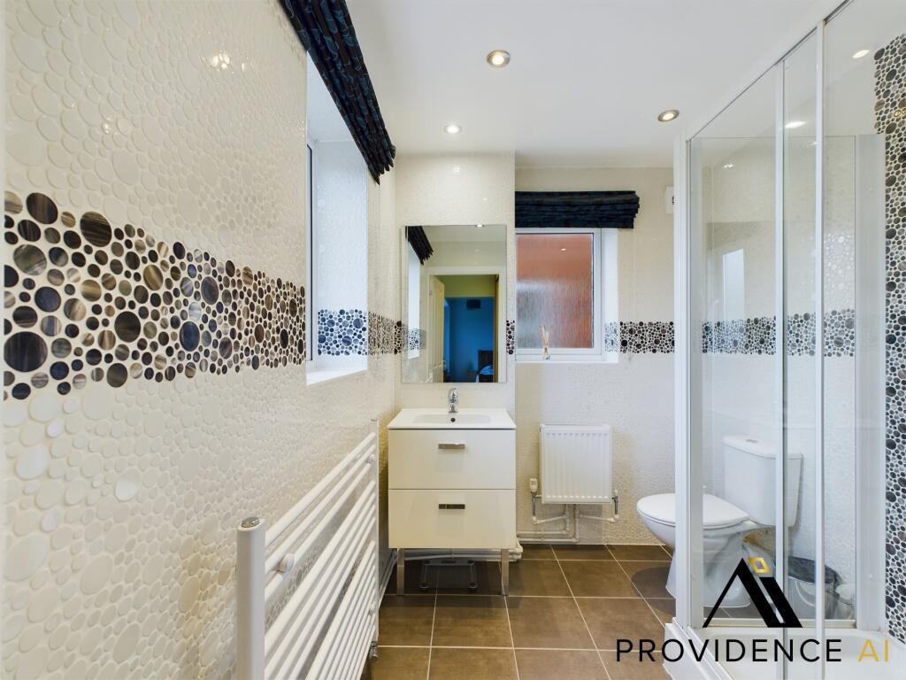 En-suite to Master Bedroom