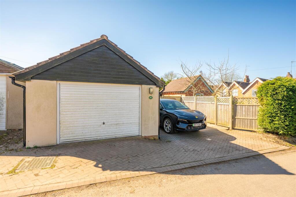 Detached Garage