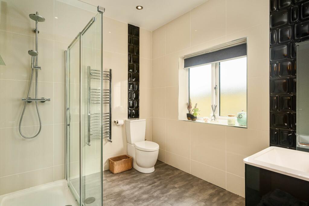Bedroom five ensuite