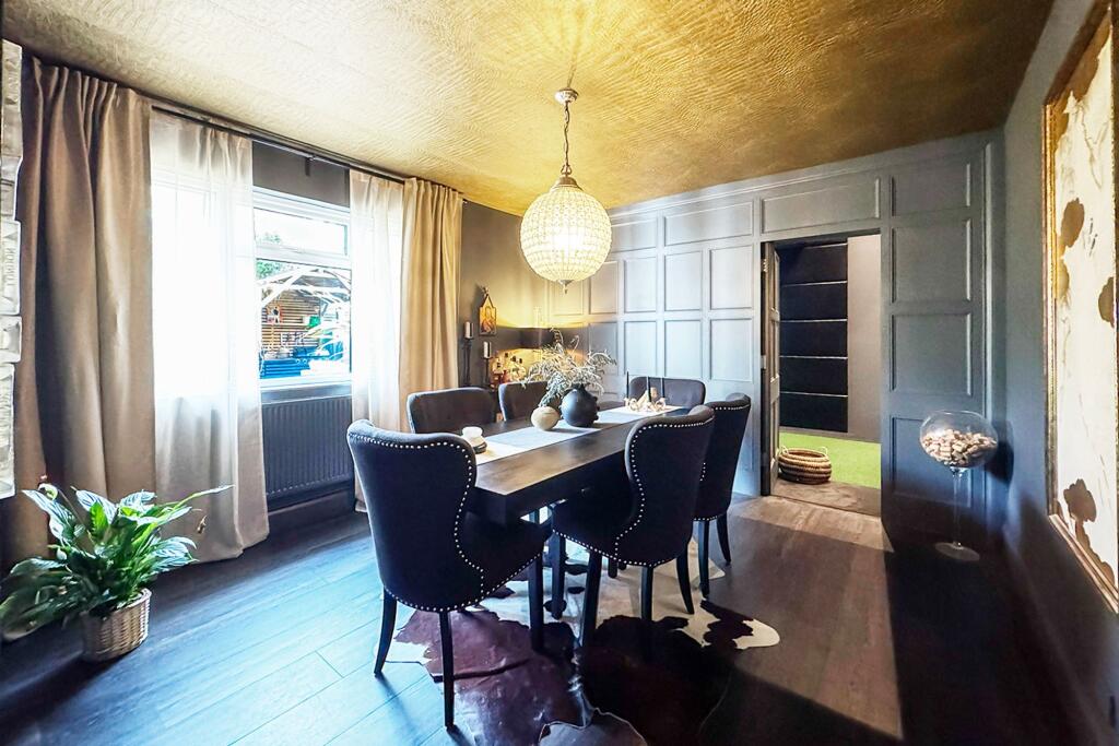 Dining Room/Bedroom 4