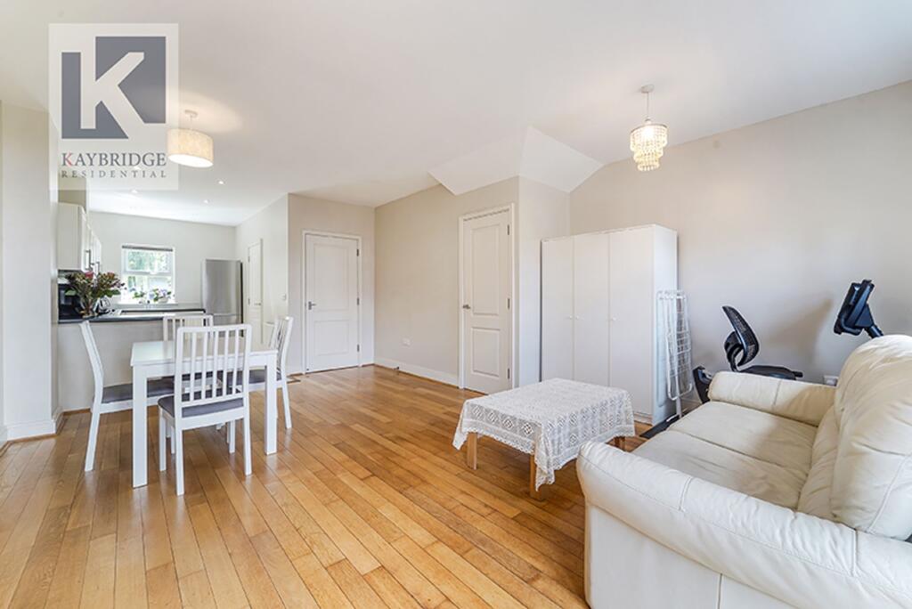 Beaumont Drive KT4 8FE