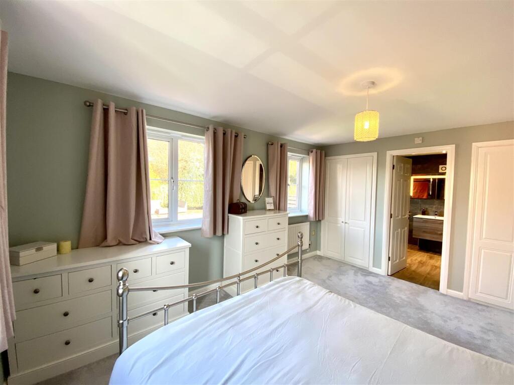 PRINCIPAL BEDROOM SUITE