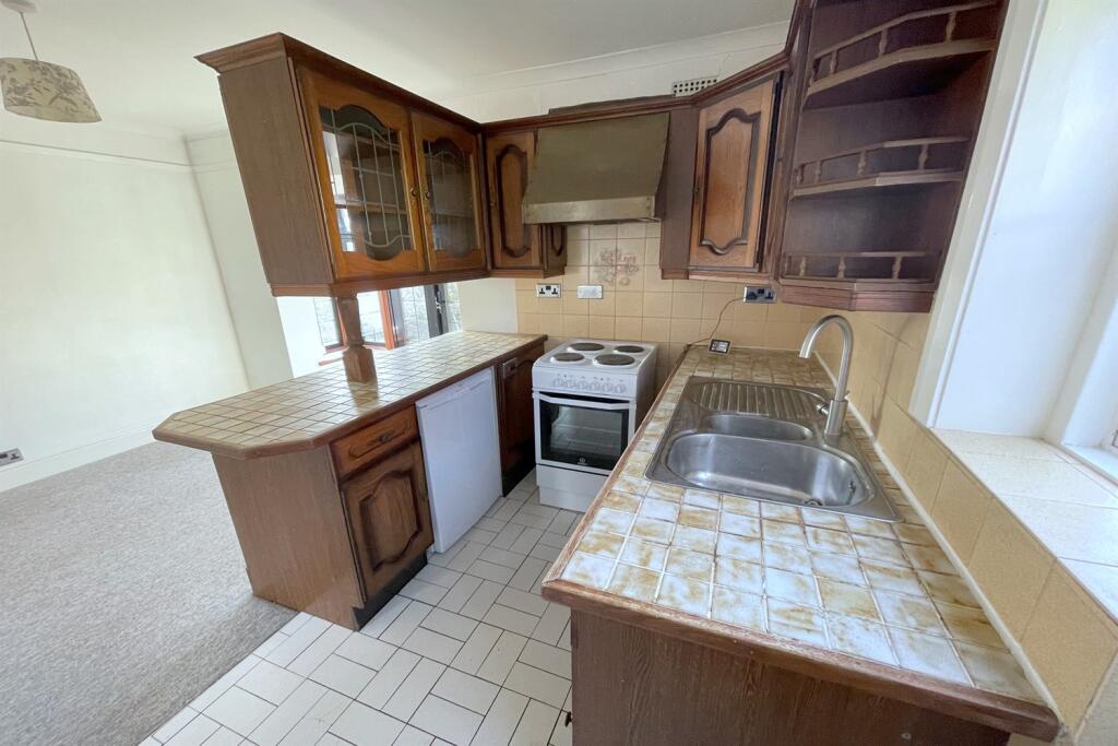 Kitchen+with+cooker+