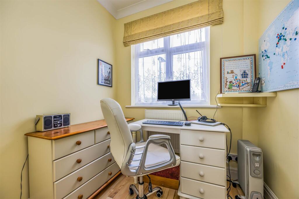 2A Wesley Grove, Copnor-Small-PorticoMarketing-Sol