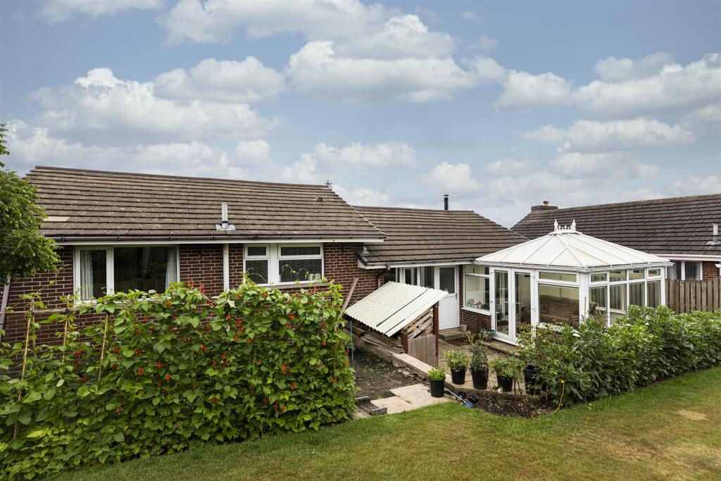 Bramleys Estate Agents - Gleneagles Way - Fixby (4