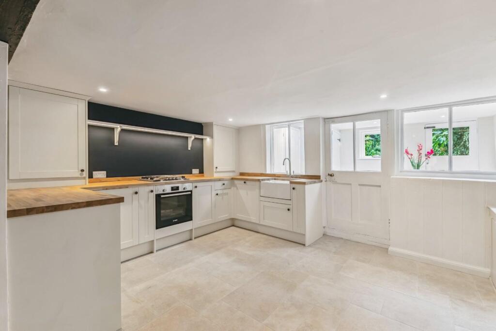 97693_81 Castle Street(11).jpg