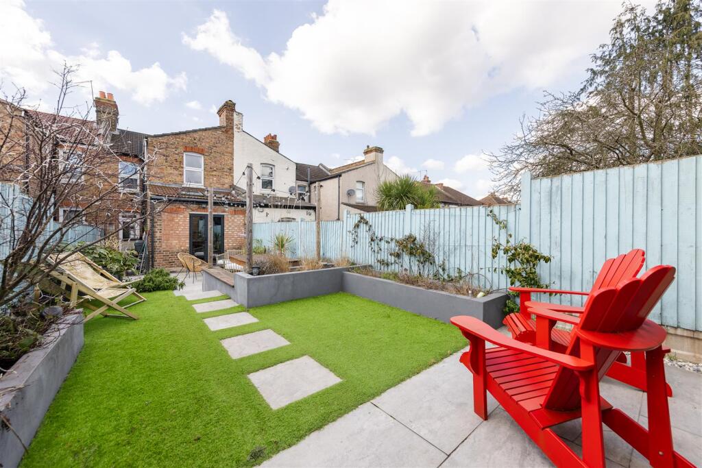 Hillcrest Road, E17