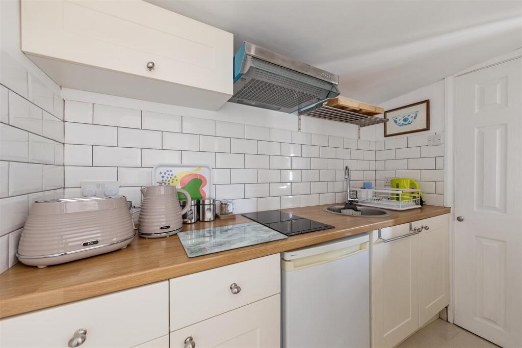 Amesbury Drive E4