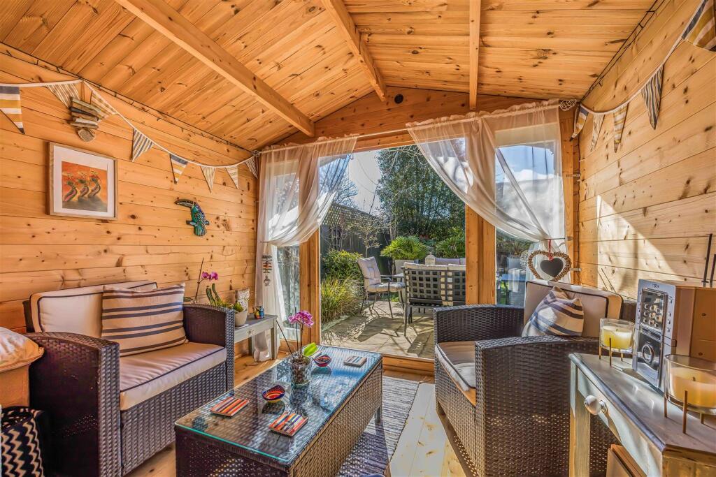 32 Longcroft Way, Havant-Small-PorticoMarketing-Ne