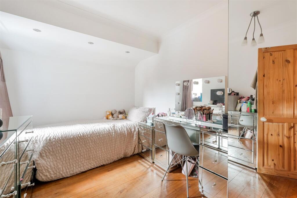 LADBROKE ROAD (10).jpg