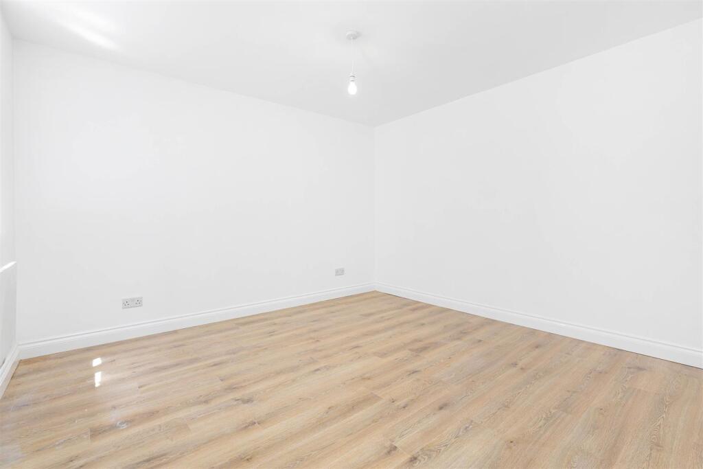 Davies___Davies-78_Stroud_Green_Road-12.jpg