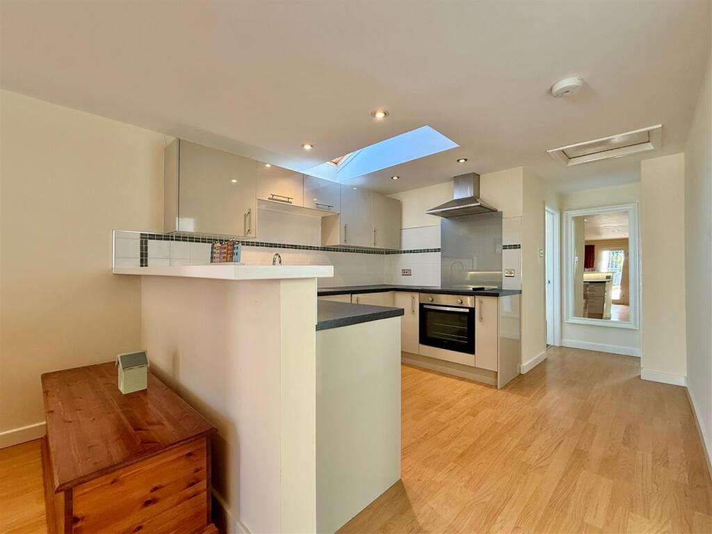 Breakfast Bar Area.JPG