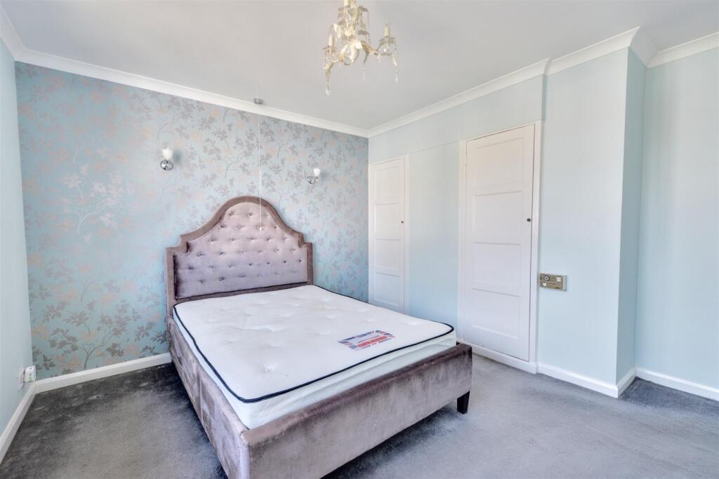 Bedroom 1_2.jpeg