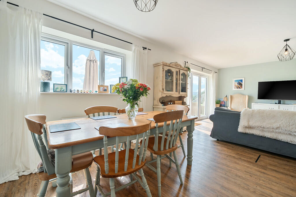 Kitchen / Dining ...
