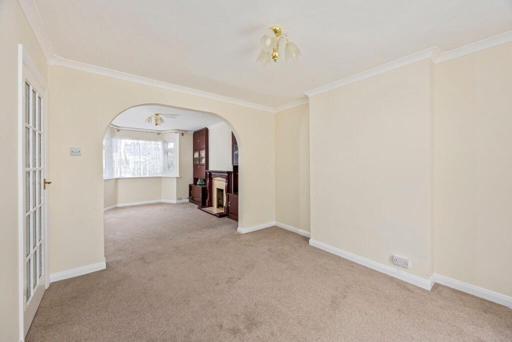 Northease Drive 77 DINING TO LOUNGE.jpeg