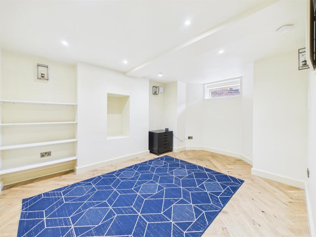 Basement Room/Office