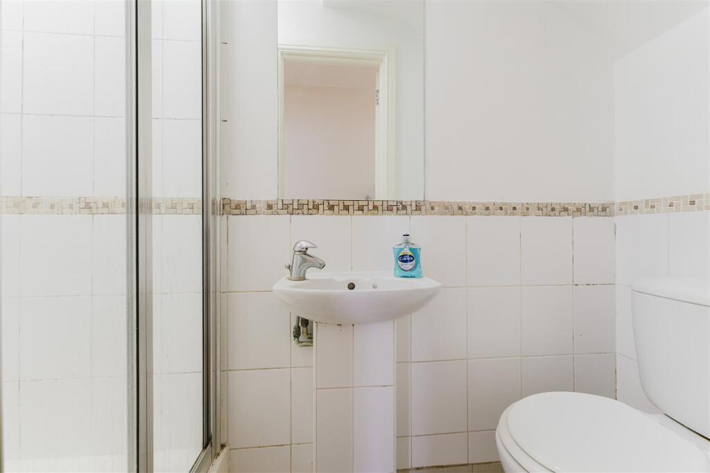 47b Greenford Ave shower.jpg