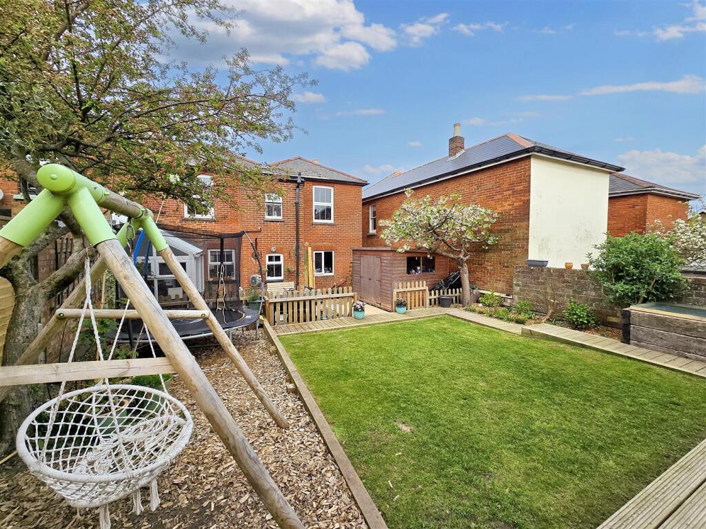 Garden Rear 1.jpg