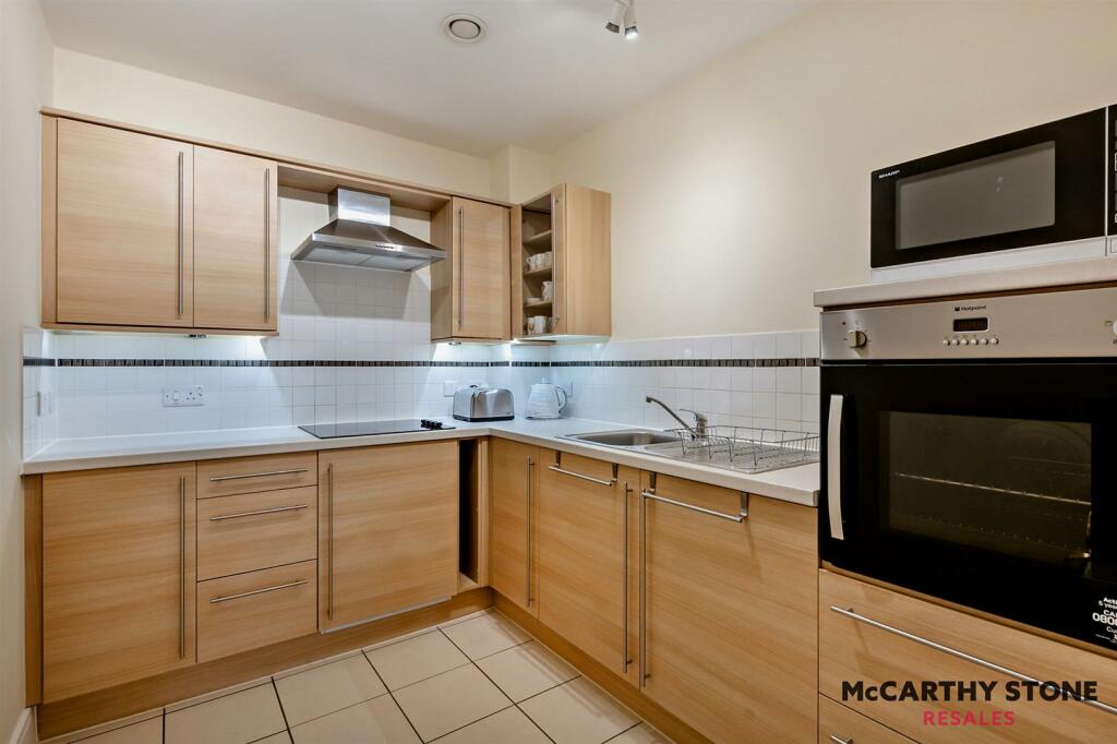 8618855-interior17-800.JPG