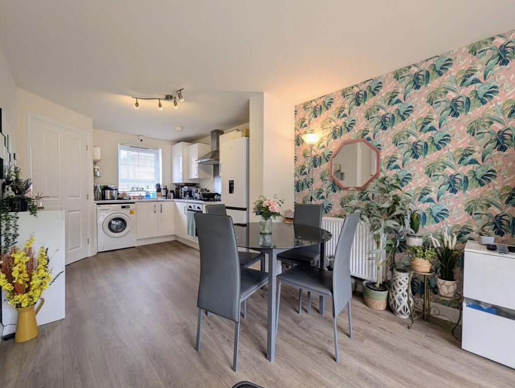 Open Plan Lounge &amp; Kitchen / Diner