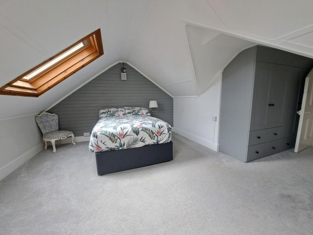 BEDROOM 4