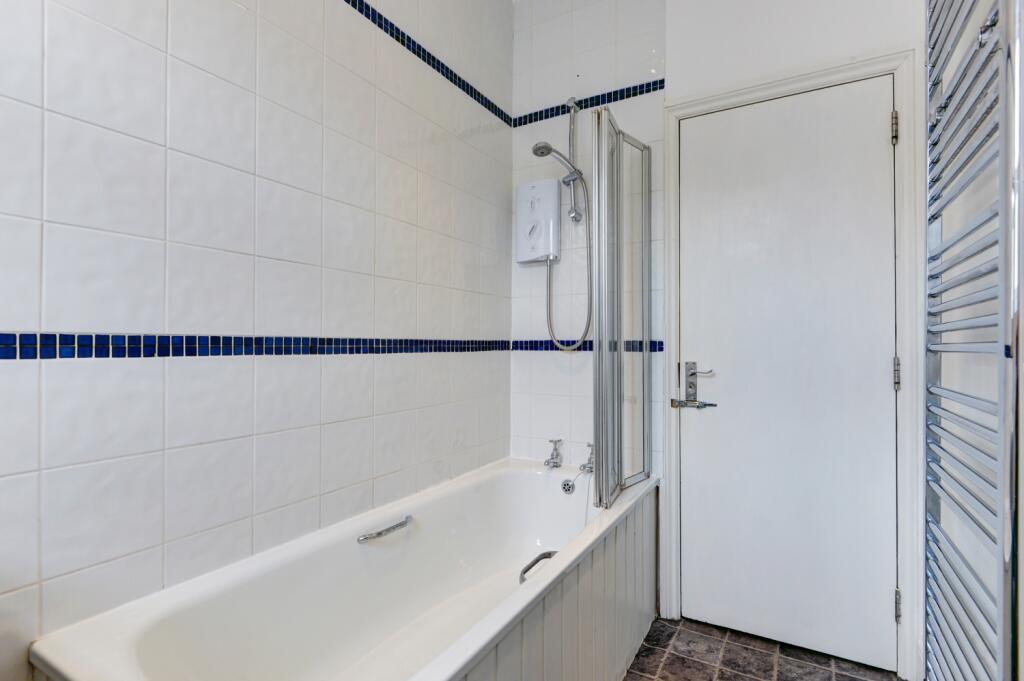 BATHROOM 2 (2)