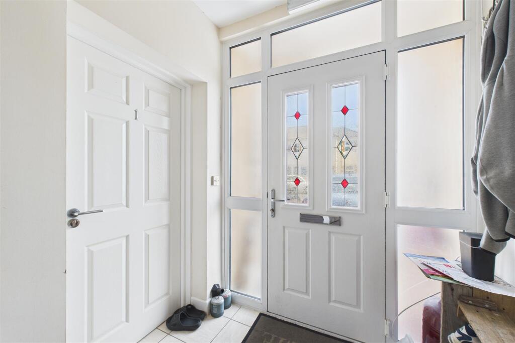 42 Frome Valley Road, Frenchay, Bristol BS16 1HE |