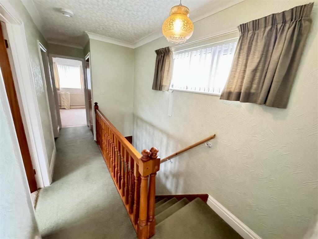 FIRST FLOOR - GALLERIED LANDING