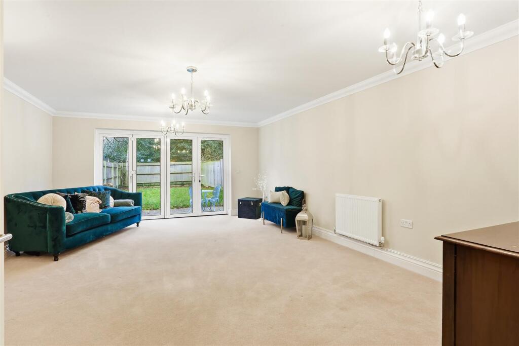 1590753081 - 2 Stanton Grove, KT20 - 14.jpg