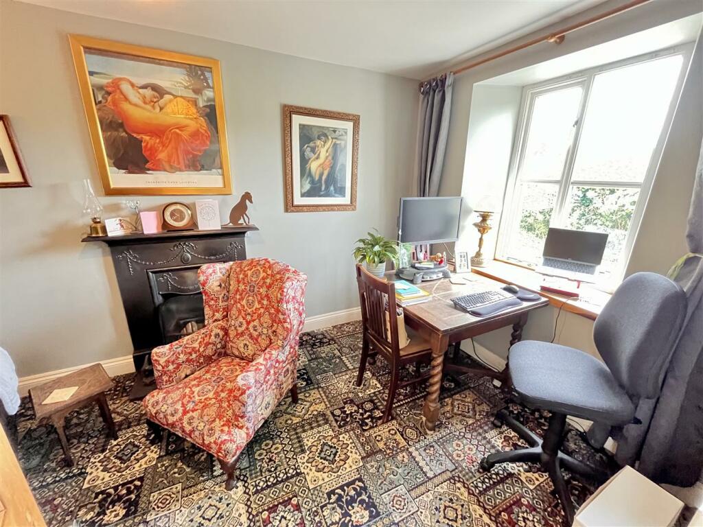 SITTING ROOM