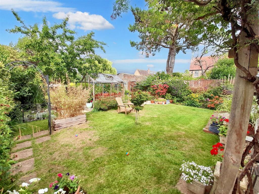 Rear garden 1 new.jpg