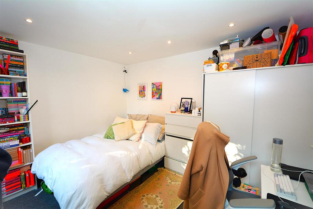 Bedroom 1.JPG