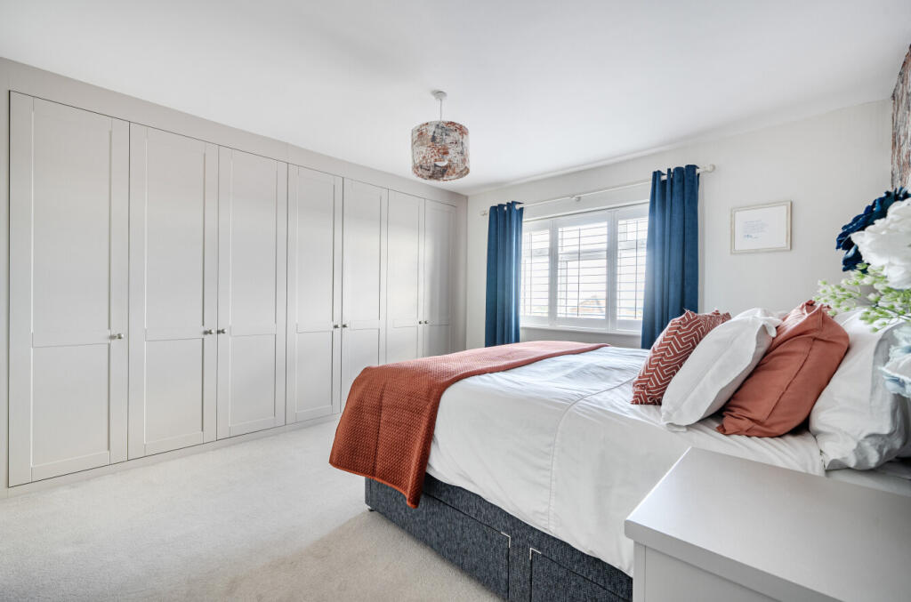 1363621-9-68e3bb6...