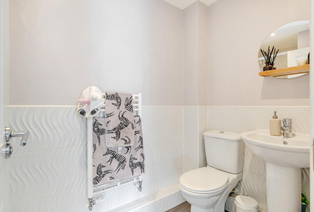 1327085-15-6889eb...