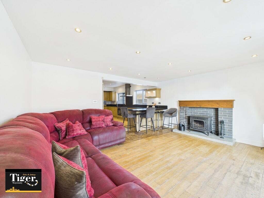 CAM02176G0-PR0509...