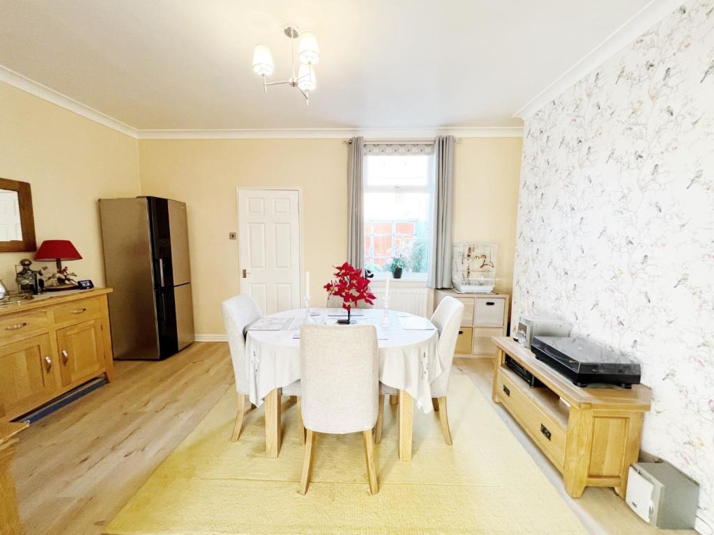 Dining Room pic 1.jpg