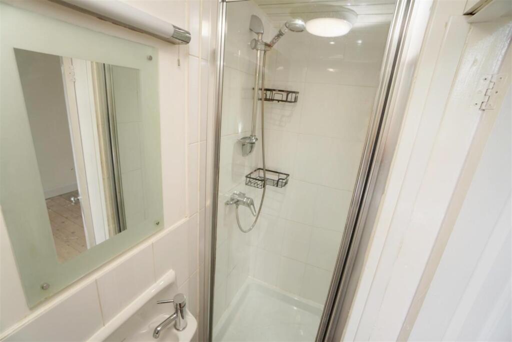 en suite shower.jpg
