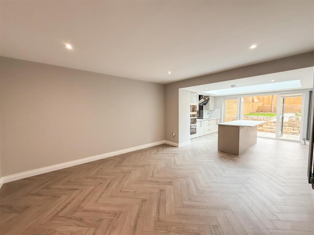 LIVING ROOM/FAMILY ROOM