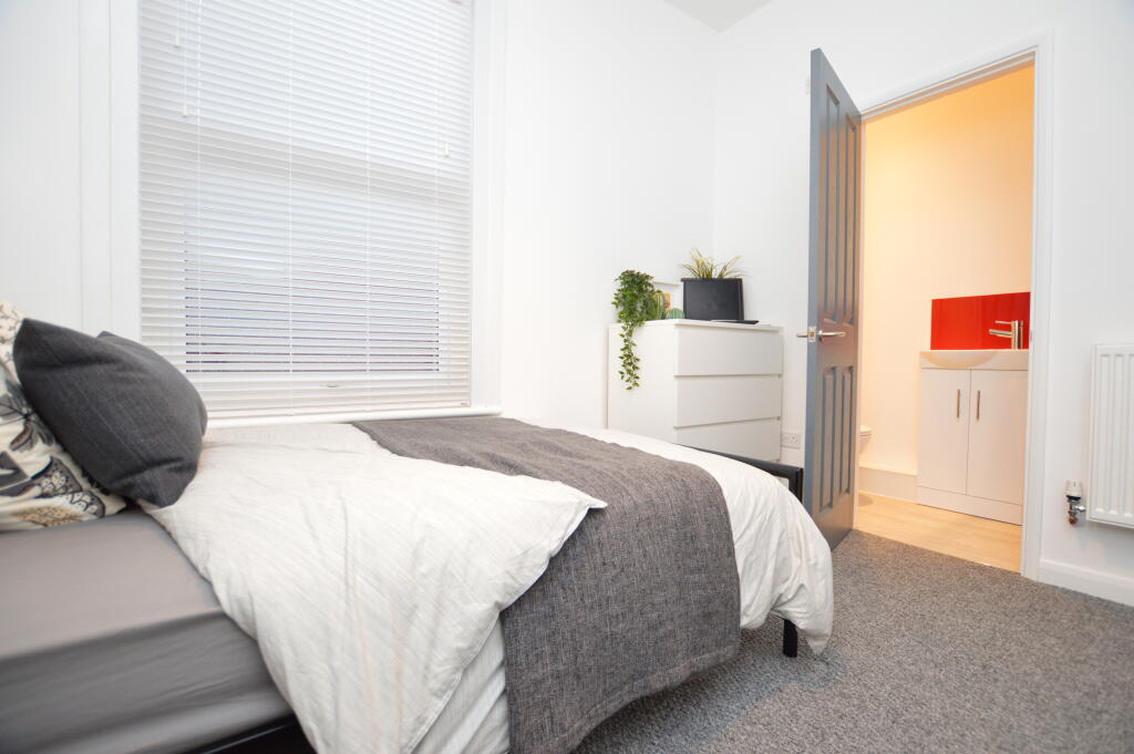 Room 5-b.JPG