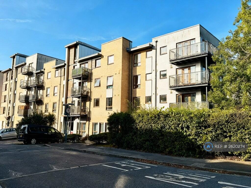 2 Bed Top Floor Ventilated Apartment