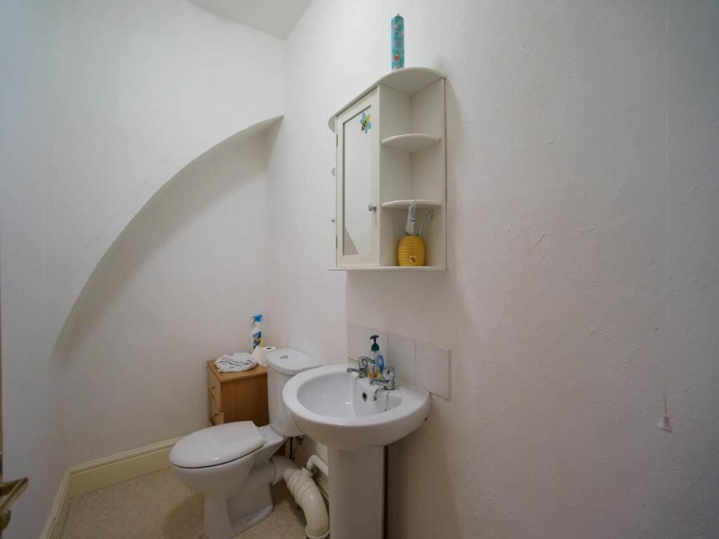 Bathroom 2.JPG