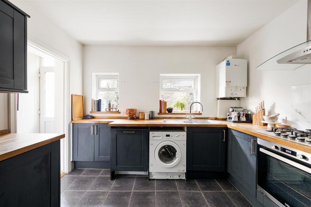 Lyndhurst Drive, E10