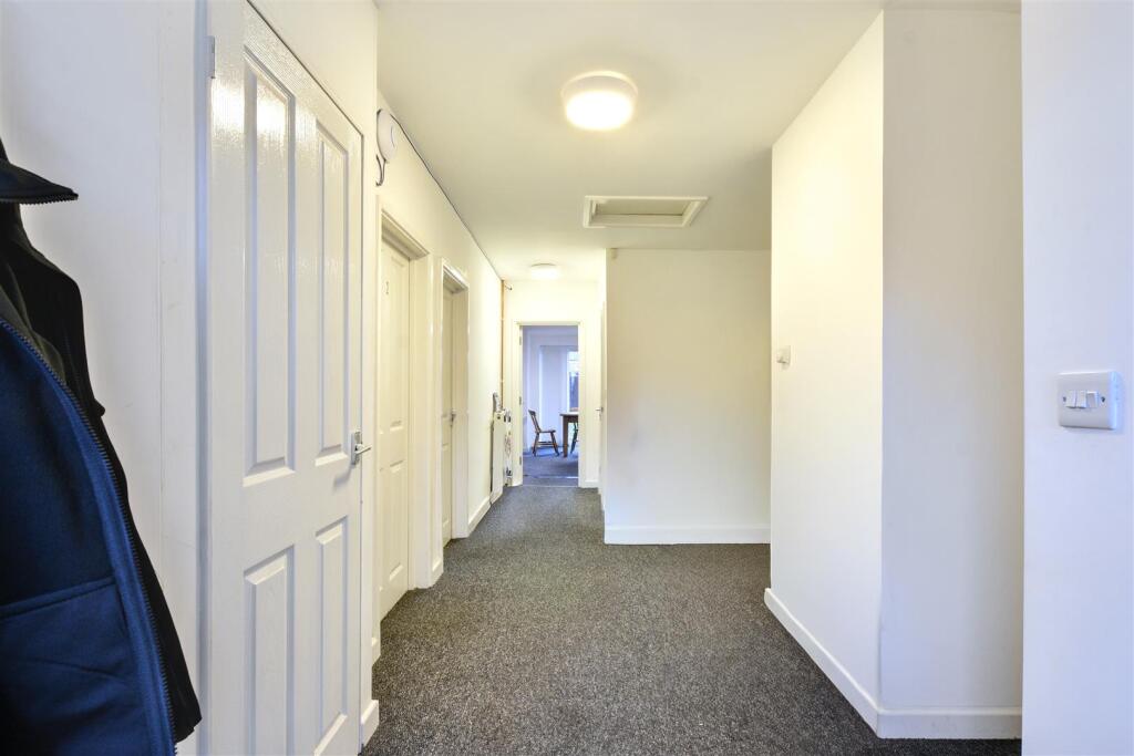 Hallway_2.jpeg